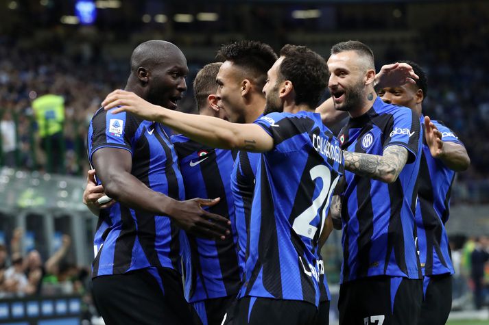 Leikmenn Inter Milan fagna einu marka sinna í kvöld