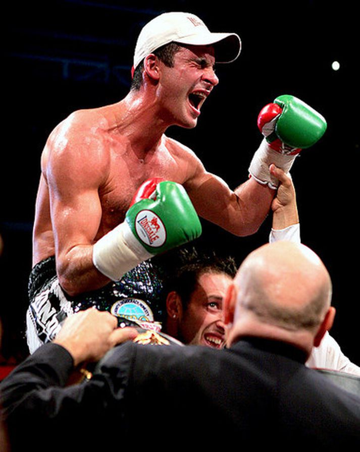 Joe Calzaghe fagnaði sigrinum ógurlega.