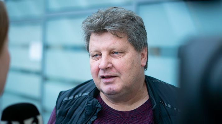 Þorvaldur Þórðarson prófessor í eldfjallafræði segir ekkert athugavert við að fólk gisti og starfi í Grindavík þessa dagana. 