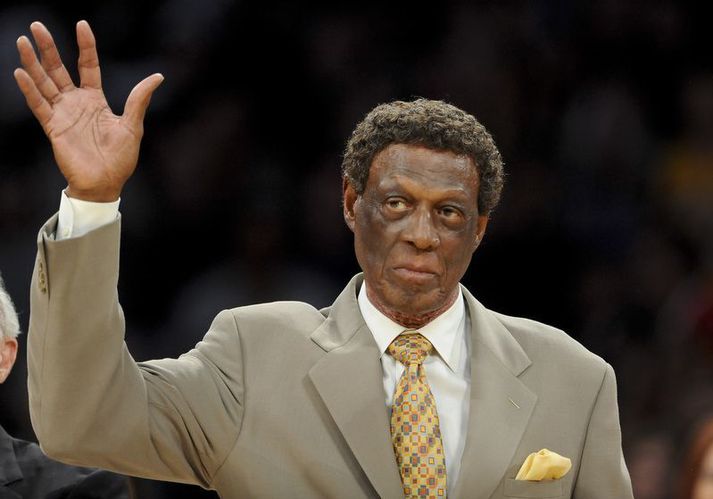 Elgin Baylor átti magnaðan feril í NBA-deildinni og aðeins þeir Michael Jordan og Wilt Chamberlain skoruðu meira að meðaltali á ferlinum.