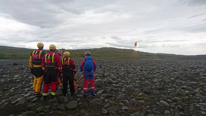 Víðtæk leit stendur yfir.