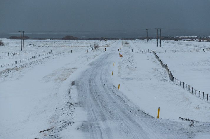 Stormur gengur nú yfir landið.