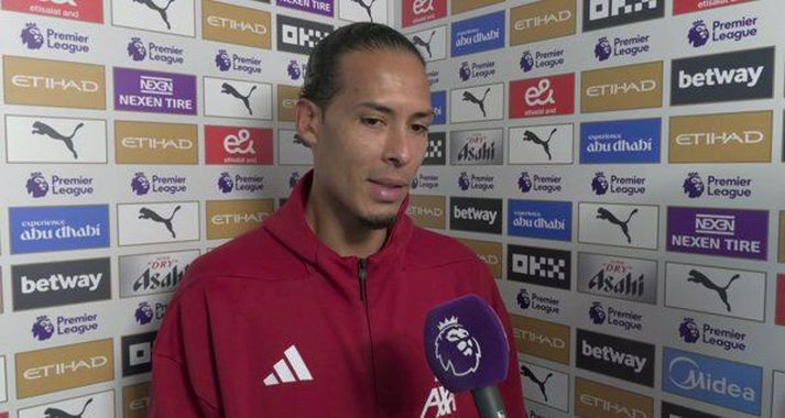 Virgil van Dijk fór yfir málin með Hjörvari Hafliðasyni strax eftir leik í gær.