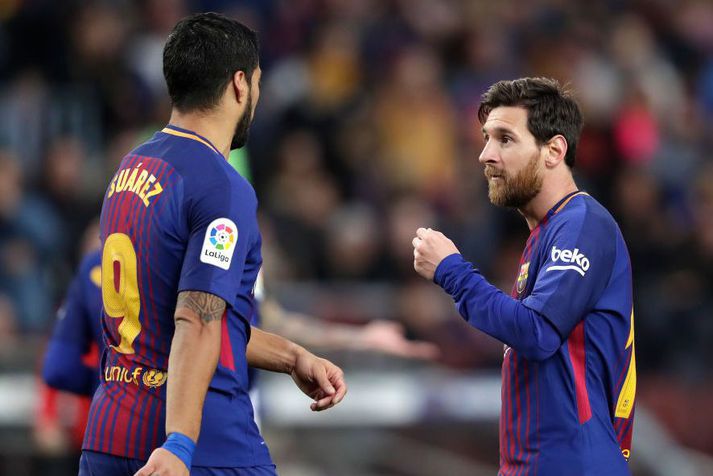 Suárez og Messi ræða málin í leiknum í kvöld.
