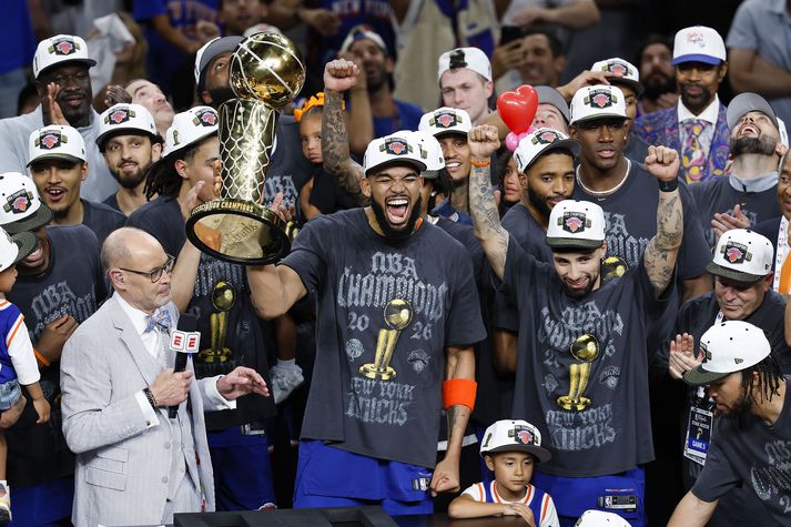 Karl-Anthony Towns fagnaði vel og innilega með félögum sínum í New York Knicks þegar liðið varð NBA-meistari