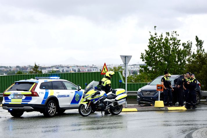 Þó nokkrir lögreglumenn voru mættir.
