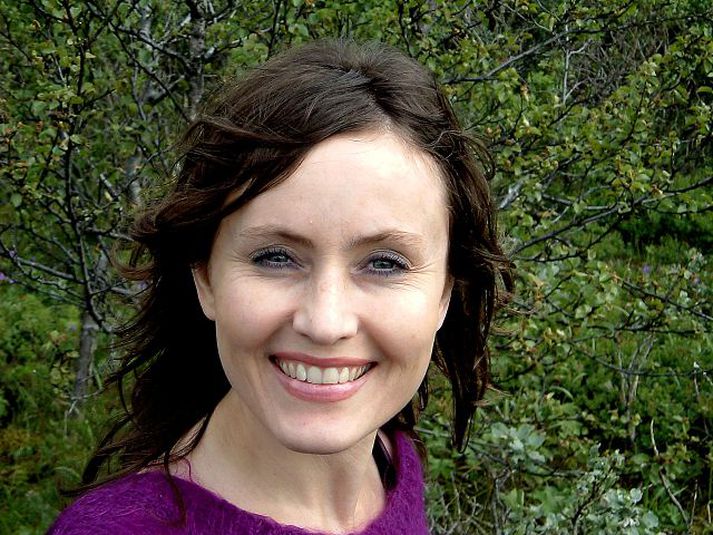 Tónlistarmaðurinn Fabúla Leikur ásamt hljómsveit á Rósenberg í kvöld.