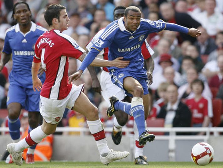 Ashley Cole á ferðinni á móti sínum gömlu félögum í Arsenal.