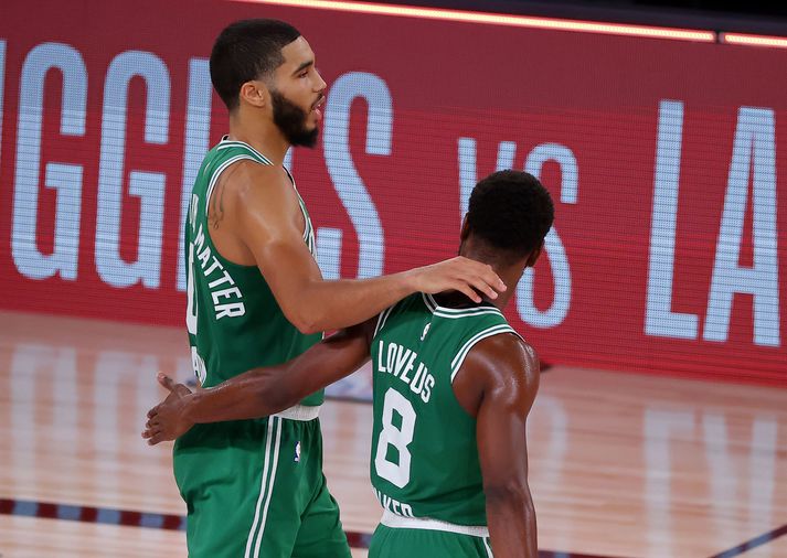 Jayson Tatum og Kemba Walker. Boston eru búnir að opna þetta einvígi upp á gátt.