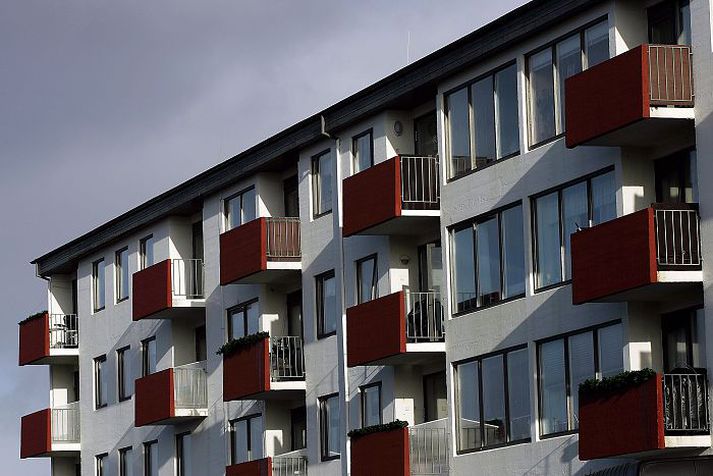 Íslendingar greiddu tíu prósentum minna í vexti af íbúðalánum í fyrra en árið áður.