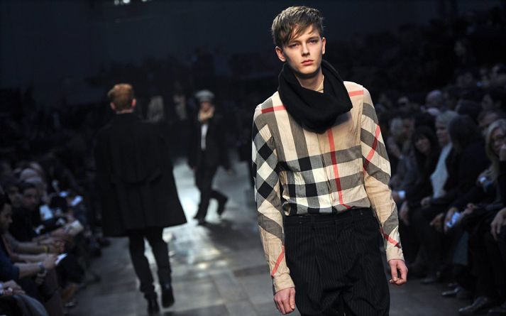 Sala hjá Burberry í Bretlandi hefur aukist um þriðjung miðað við sama tímabil í fyrra.