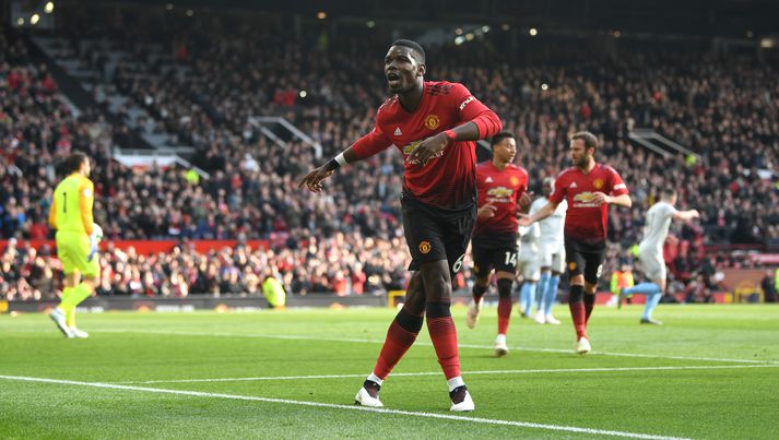 Pogba slær á létta strengi í gær.