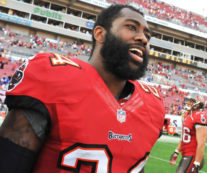 Darrelle Revis er farinn til New England.