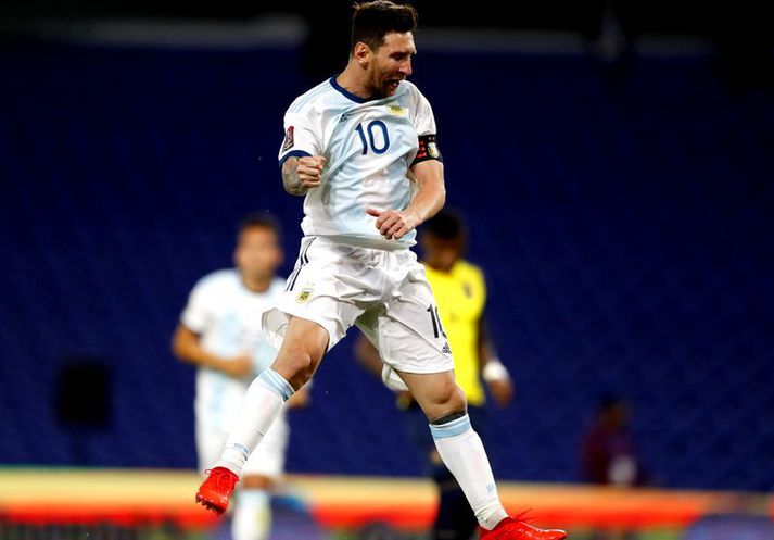 Lionel Messi fagnar sigurmarki sínu með argentínska landsliðinu í nótt.
