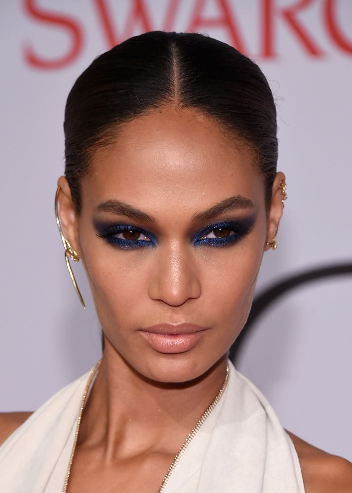 Fyrirsætan Joan Smalls tók sig vel út með blá augu.