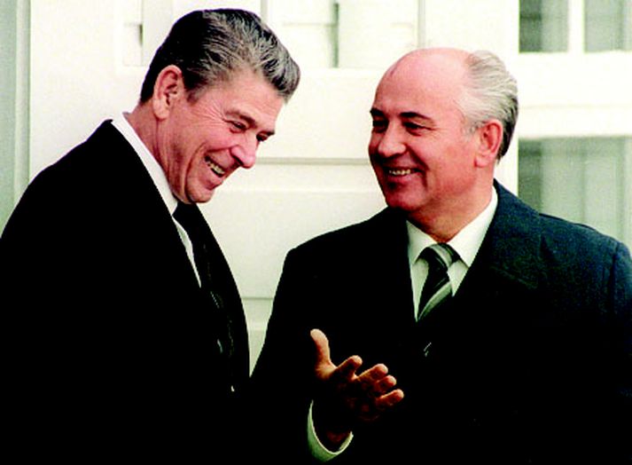 Ronald Reagan and Mikhail Gorbatjov áttu fund í Reykjavík 1986 líkt og frægt er.