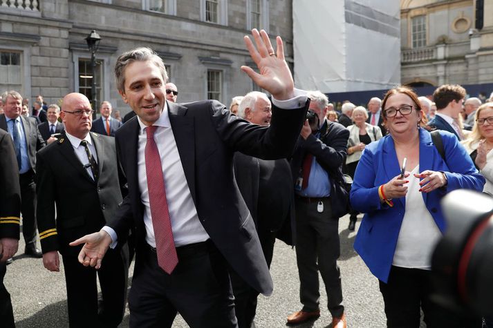 Simon Harris fyrir utan Leinster House í Dublin í morgun. 