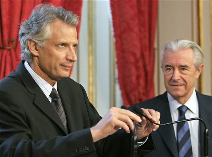 Dominque de Villepin, forsætisráðherra Frakklands (t.v.), hér ásamt Gilles de Robien, ráðherra menntamála.