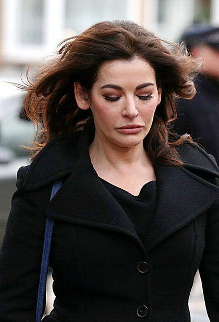 Nigella sést hér ganga inn í réttarsalinn Isleworth Crown Court í London þann fimmta desember síðastliðinn.