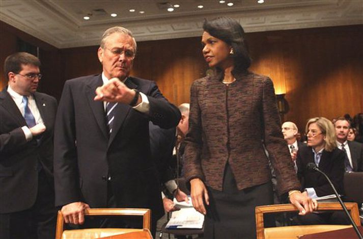 Donald Rumsfeld, varnarmálaráðherra, og Condoleezza Rice, utanríkisráðherra, mættu á fund fjárveitingarnefndar Bandaríkjaþings í gær.