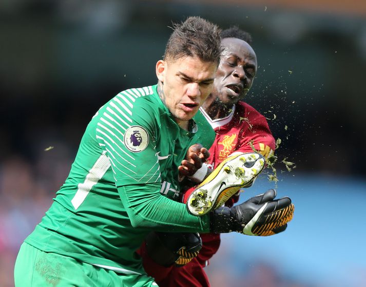 Ederson þurfti að fá mikla aðhlynningu eftir atvikið á laugardag.