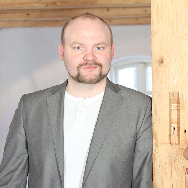 Kristján Kristjánsson hefur meira en tuttugu ára reynslu í fjölmiðlun og kvikmyndagerð bæði á Íslandi og í Noregi.