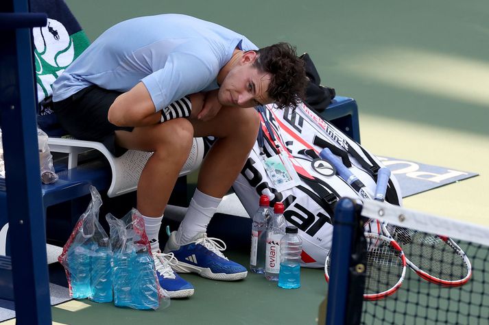 Dominic Thiem var skiljanlega ekki sama þegar baneitraður snákur birtist við völlinn í miðjum leik.