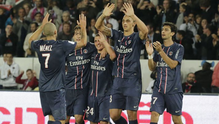 Zlatan Ibrahimovic þakkar Jeremy Menez fyrir stoðsendinguna í kvöld.