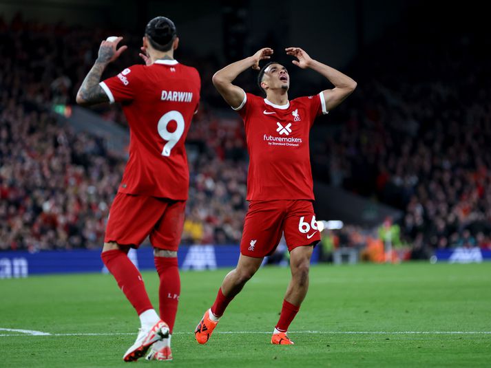 Trent Alexander-Arnold komst afar nálægt því að skora þegar skot hans strauk stöngina á marki Untied.