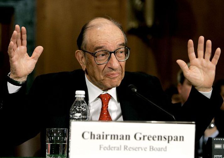 Alan greenspan Fyrrverandi seðlabankastjóri Bandaríkjanna situr í ráðgjafanefnd vogunarsjóðs sem hefur hagnast vel á skortsölu á breskum bönkum upp á síðkastið. Markaðurinn/AFP