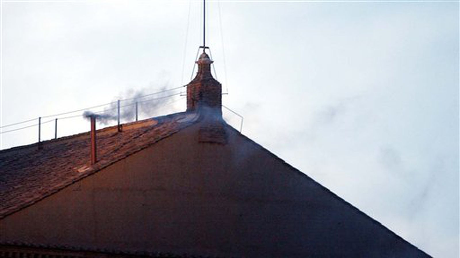 Выборы папы римского дым из трубы