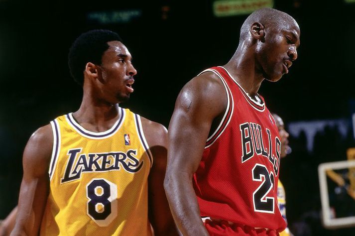 Michael Jordan og Kobe Bryant í leik Chicago Bulls og Los Angeles Lakers í febrúar 1998.