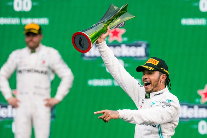 Lewis Hamilton er með níu og hálfan fingur á heimsmeistartitlinum