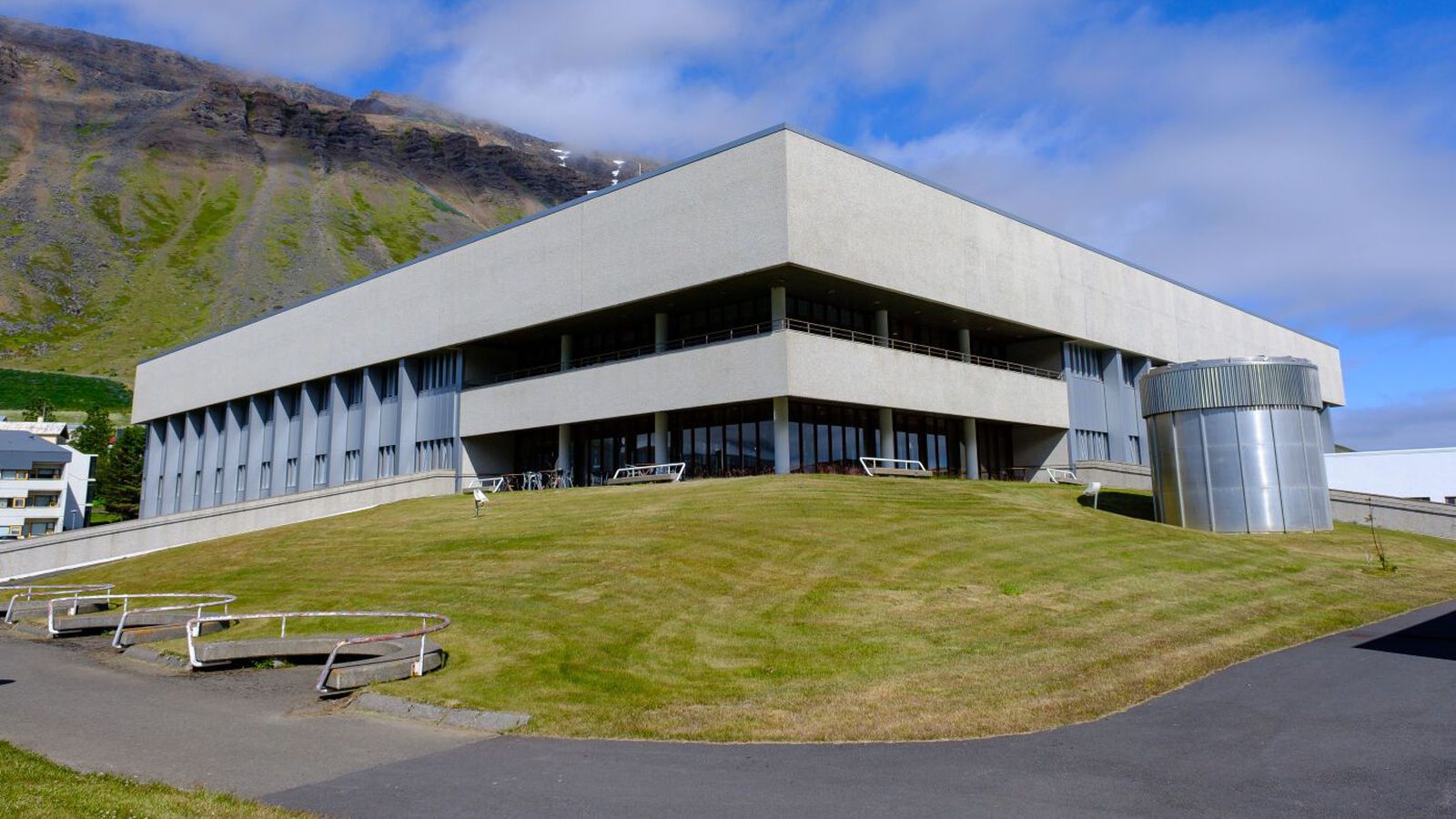 Einn læknir sinnir þremur stjórnunar­stöðum