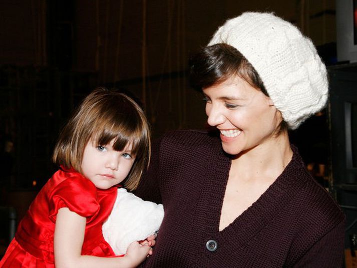 Suri Cruise og Katie Holmes. MYND/Cover Media