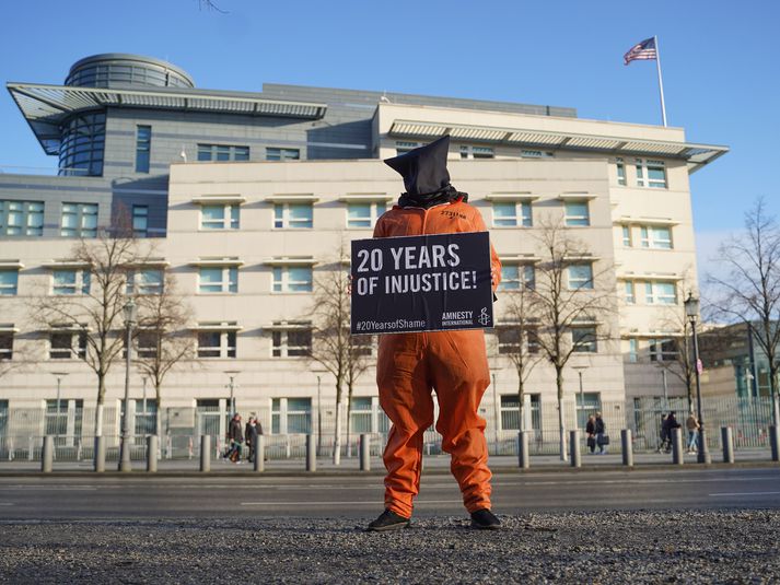 Myndin er tekin í gær, þann 8. janúar, við mótmæli mannréttindasamtakanna Amnesty International.