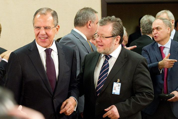 Vel fór á með Sergej Lavrov og Össuri Skarphéðinssyni í upphafi fundar í gær. „Á þessum fundi minna Rússar og Atlantshafsbandalagið helzt á par sem hefur verið í tilhugalífi, rifizt svolítið, en er aftur farið að velta fyrir sér að rugla saman reytum sínum,“ sagði Össur í ræðu sinni á fundinum.mynd/nato