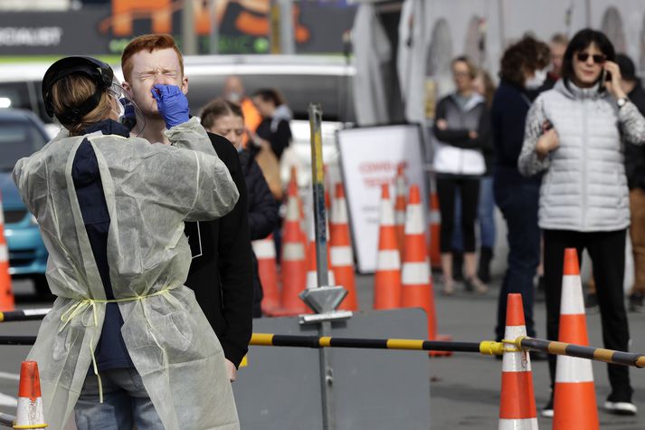 Próf við kórónuveirunni framkvæmt í bráðabirgðaprófunarstöð í Christchurch, Nýja Sjálandi. Myndin er síðan í apríl.