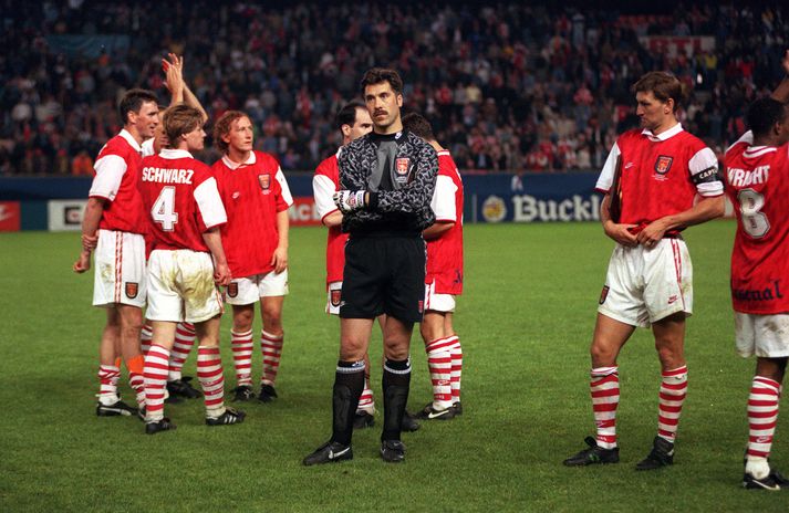 David Seaman niðurlútur eftir úrslitaleik Arsenal og Real Zaragoza í Evrópukeppni bikarhafa 1995. Seaman fékk á sig mark af löngu færi á lokamínútu framlengingarinnar.