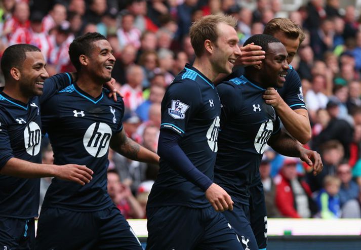 Leikmenn Tottenham fagna sigurmarki Dannys Rose gegn Stoke City í dag.