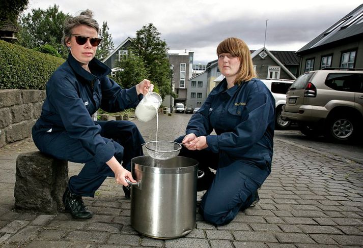 Guðfinna og Brynhildur.