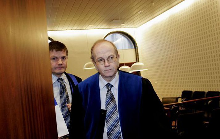 Ætla má að það taki verjendur 500 klukkustundir að fara yfir málskjöl í al-Thani málinu gegn fyrrverandi stjórnendum Kaupþings. Þetta sagði Ragnar H. Hall, verjandi eins sakborningsins, við fyrirtöku í morgun. Skjölin eru á 7000 blaðsíðum.
