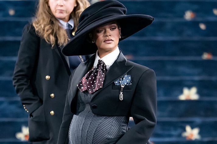 Rihanna ein sú allra glæsilegasta á Met í gær afhjúpaði að hún ætti von á sínu þriðja barni. 