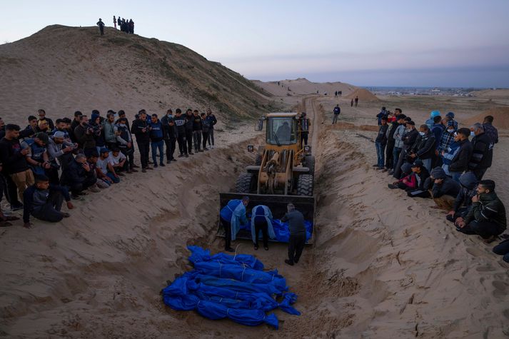 Palestínumenn greftraðir í fjöldagröf þann 26. desember síðastliðinn.