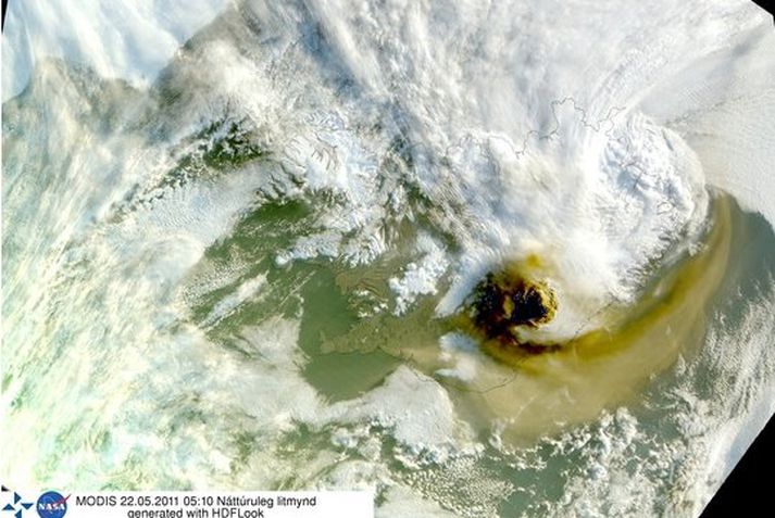 Gosmökkurinn sést vel á þessari gerfitunglamynd frá NASA.