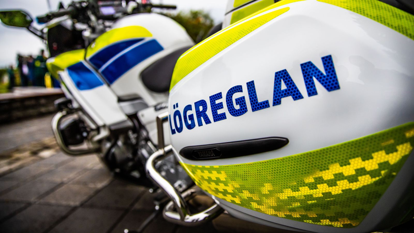 Ráðist var á ung­menni í strætó­skýli