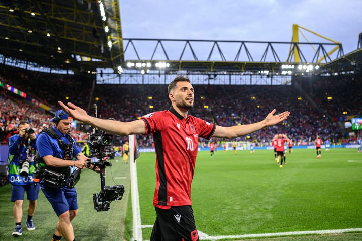 Nedim Bajrami kom Albaníu yfir með fljótasta marki í sögu EM.
