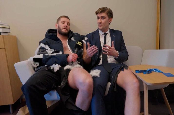 Skrautleg samskipti Fannars og Snorra.