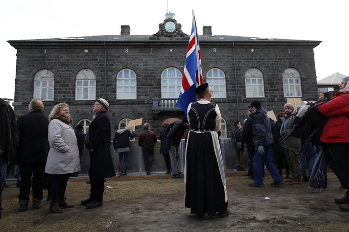 Þrjátíu umsagnir hafa borist við tillögu utanríkisráðherra um viðræðuslit. Tíu umsagnir við tillögur VG og Pírata.