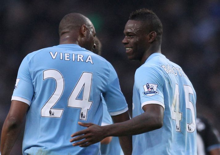 Vieira og Balotelli eru greinilega góðir vinir.